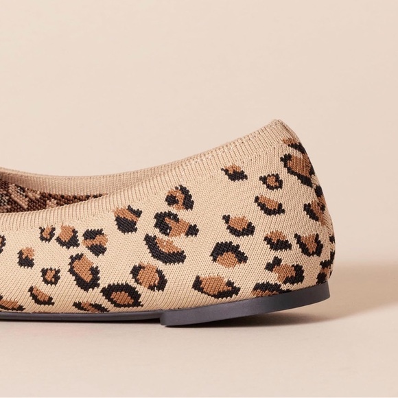 Amazon Essentials Women's Leopard Pattern Flats - Picture 8 of 8